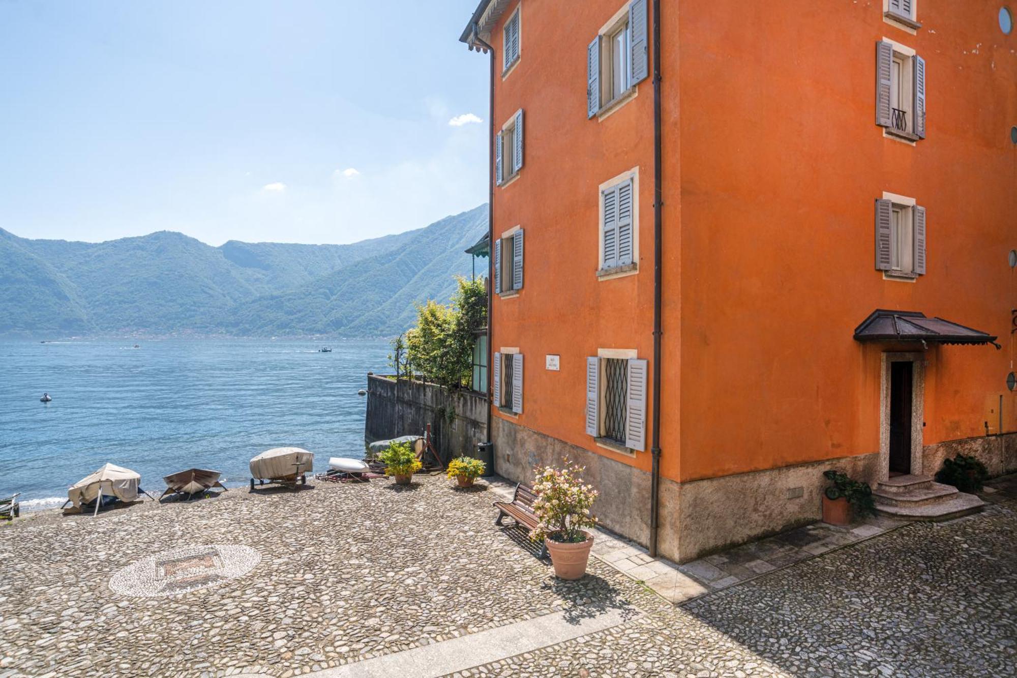 サーラ・コマチーナ La Torre Dell'Isolaヴィラ エクステリア 写真
