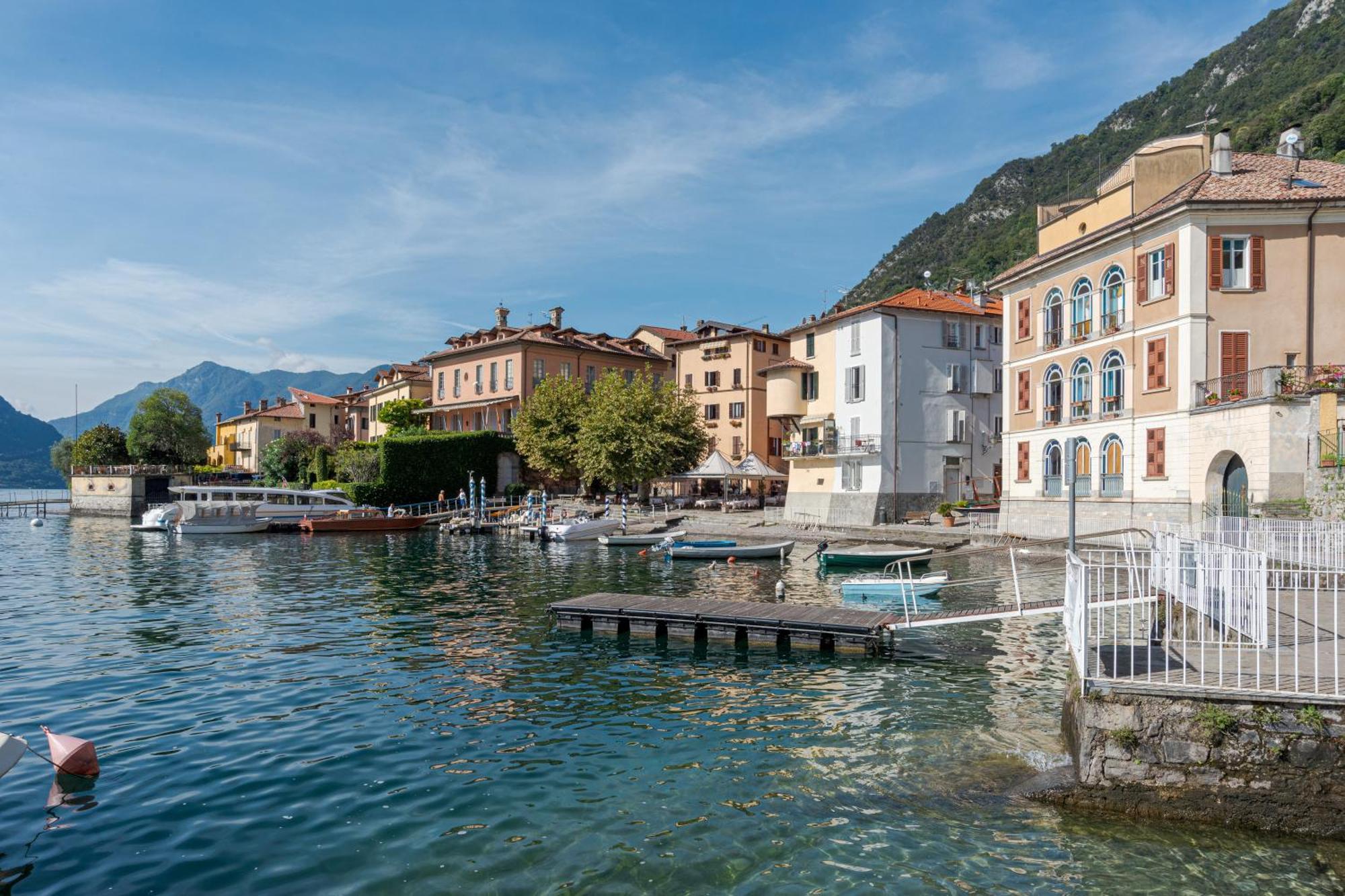 サーラ・コマチーナ La Torre Dell'Isolaヴィラ エクステリア 写真